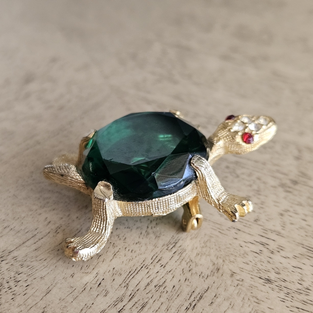 Vintage Brooch Green Glass Gold Tone Turtle Pin Brooch